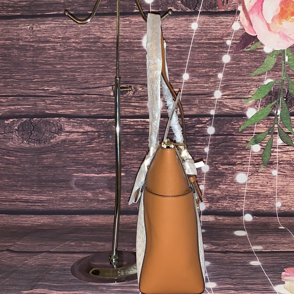 🌺MICHAEL KORS 🌺 CHARLOTTE VANILLA LARGE ZIP TOTE - Picture 6 of 8